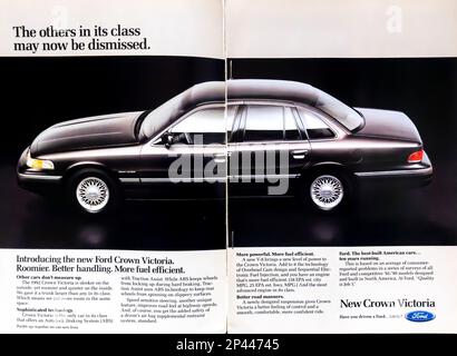 Ford Crown Victoria Werbeanzeige in einem Magazin in NatGeo April 1991 Stockfoto