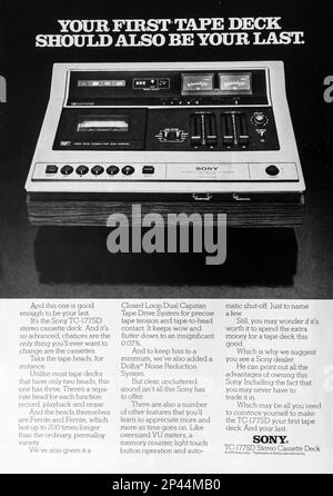 Sony Stereo Cassettendeck tc-177 SD Werbespot in einer Zeitschrift NatGeo, August 1974 Stockfoto