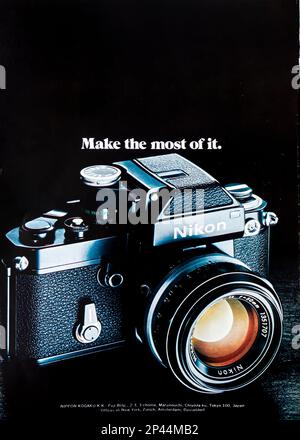 Nikon Photocamera – Make the Best of IT – Werbespot in einer Zeitschrift NatGeo, August 1974 Stockfoto