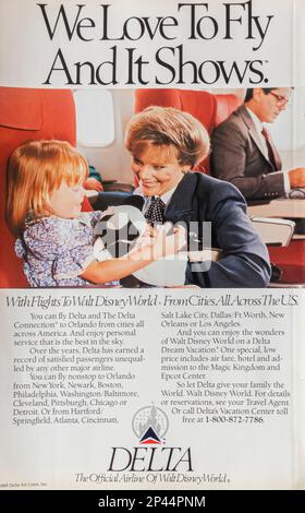 Delta Airlines - Walt Disney World Werbung in einem Magazin in NatGeo Februar 1988 Stockfoto