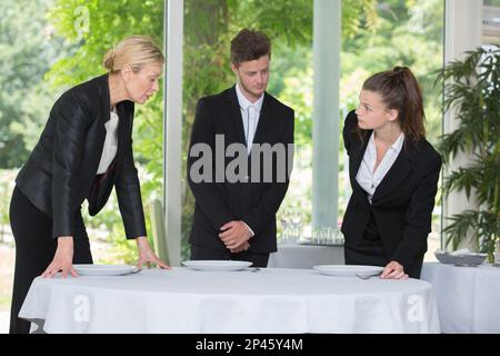 Portrait des zuversichtlichen Restaurantpersonals Stockfoto
