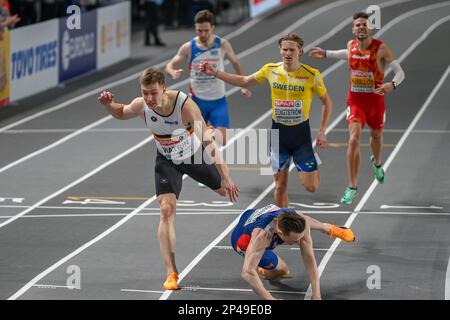 Julien Watrin (BEL) schließt mit Karsten Warholm (NOR) in den letzten 400m Jahren bei der Europameisterschaft der Leichtathletik-Halle am 5. März 2023 in der Atakoy Arena in Istanbul, Türkei ab. Kredit: SCS/Erik van Leeuwen/AFLO/Alamy Live News Stockfoto