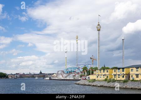 Blick auf Gröna Lund (Green Grove) oder umgangssprachlich Grönan, einen Vergnügungspark von Stockholm, der Hauptstadt von Schweden, im Stadtteil Södermalm Stockfoto