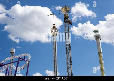 Blick auf Gröna Lund (Green Grove) oder umgangssprachlich Grönan, einen Vergnügungspark von Stockholm, der Hauptstadt von Schweden, im Stadtteil Södermalm Stockfoto