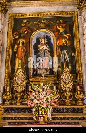 Kapelle Jungfrau Maria Statue Gemälde der Heiligen Rosalie von Palermo und der Basilika Saint-Marie und der katholischen Kathedrale Chur von Saint-Roche Stockfoto