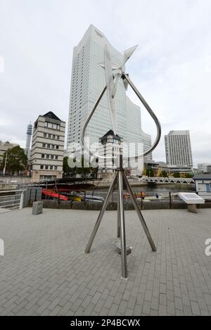 Spaziergang entlang der Hafenpromenade in Yokohama, Japan. Stockfoto