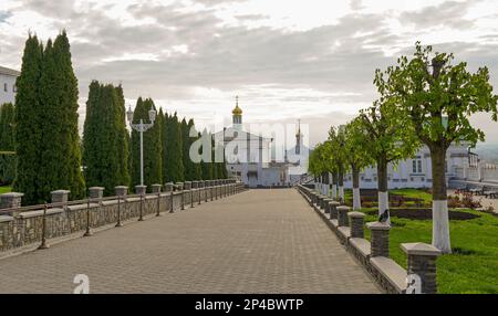 Blick von Pochaev Lavra nach Pochaev, einer Stadt in der Westukraine. Stockfoto