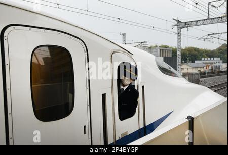 Shinkansen Bullet-Zug am Bahnhof Shin-Yokohama, Japan. Stockfoto