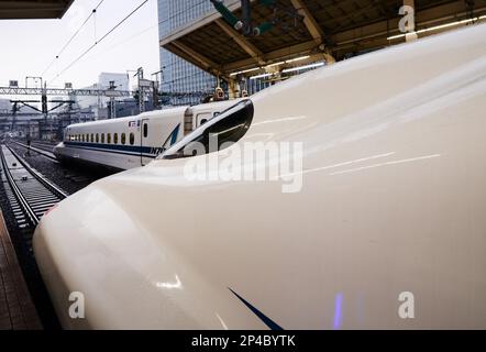 Shinkansen Bullet-Zug am Bahnhof Shin-Yokohama, Japan. Stockfoto