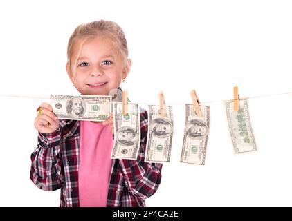 Mädchen mit Geld. Mädchen hängt am Geld am Seil auf weißem Hintergrund Stockfoto