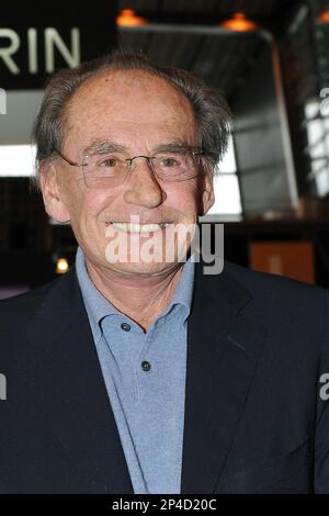 Paris, Frankreich. 06. März 2023. Dateifoto vom 4. April 2004 von Pal Sarkozy in Paris, Frankreich. PAL Sarkosy de Nagy-Bocsa, Maler und Werbetreibender, Vater des ehemaligen französischen Präsidenten Nicolas Sarkozy, starb am Samstag, den 4. März, im Alter von 94 Jahren. Carla Bruni-Sarkozy, verheiratet mit dem ehemaligen Staatsoberhaupt, hat es am Sonntag auf seinem Instagram-Konto bekannt gegeben. Foto: Patrick Davy/ABACAPRESS.COM Kredit: Abaca Press/Alamy Live News Stockfoto