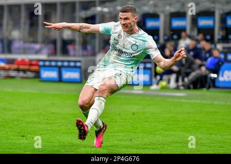 Mailand, Italien. 05. März 2023. Robin Gosens (8) von Inter während des Spiels der Serie A zwischen Inter und Lecce bei Giuseppe Meazza in Mailand. (Foto: Gonzales Photo/Alamy Live News Stockfoto