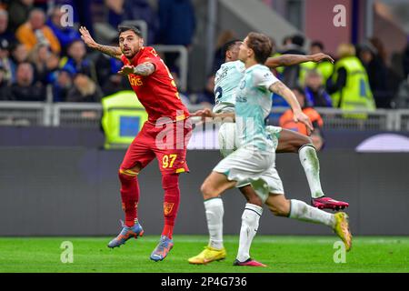 Mailand, Italien. 05. März 2023. Giuseppe Pezzella (97) von Lecce während der Serie A ein Spiel zwischen Inter und Lecce bei Giuseppe Meazza in Mailand gesehen. (Foto: Gonzales Photo/Alamy Live News Stockfoto