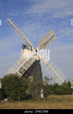 Turmmühle aus dem 19. Jahrhundert, Thelnetham Windmühle, Thelnetham, Little Ouse Valley, Suffolk, England, Vereinigtes Königreich Stockfoto