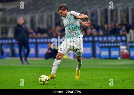 Mailand, Italien. 05., März 2023. Nicolo Barella (23) von Inter während des Spiels der Serie A zwischen Inter und Lecce bei Giuseppe Meazza in Mailand. (Foto: Gonzales Photo - Tommaso Fimiano). Stockfoto