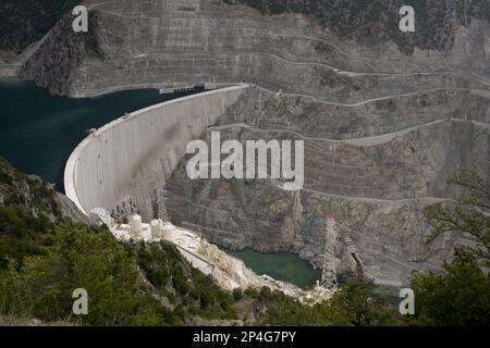 Im Bau befindlicher Damm in einem derzeit stark bedammten Gebiet, Coruh River Valley (Coruh Nehri), Anatolien, Türkei Stockfoto