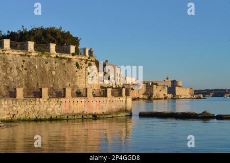 Quay, Lungomare Alfeo, Ortigia, Syrakus, Sizilien, Italien Stockfoto