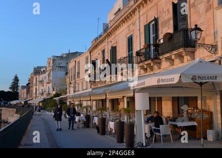 Restaurants, Quay, Lungomare Alfeo, Ortigia, Syracuse, Sizilien, Italien Stockfoto