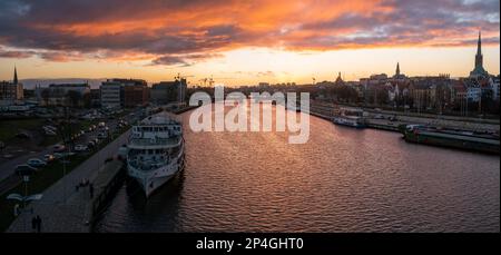 Szczecin. Stadtböschung im historischen Teil der Stadt bei Sonnenaufgang. Stockfoto