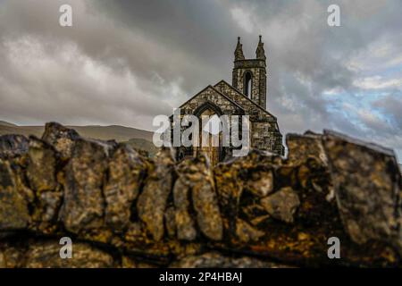 Ruine einer alten Kirche in Irland Stockfoto