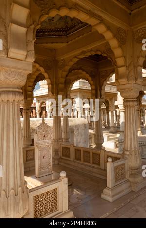 Indien, Rajasthan, Bikaner, Devikund Chhatri, Royal Crematorium, Marmordenkmal Stockfoto