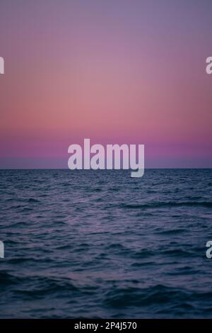 Sonnenuntergang über dem Meer Miami Beach Florida Stockfoto