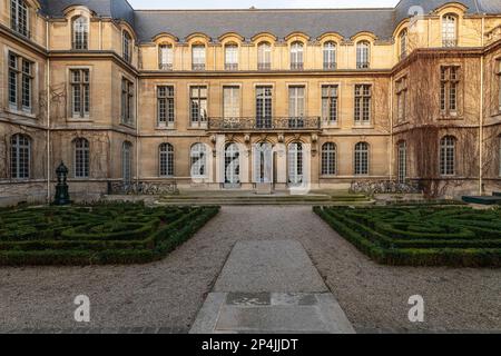 Der Garten Innenhof im Carnavalet Museum in Paris, Frankreich. Stockfoto