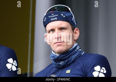 Französischer Arnaud Demare von Groupama-FDJ, dargestellt während der Teampräsentation vor der zweiten Etappe des Achttägigen Radrennen Paris-Nizza 81., von Bazainville bis Fontainebleau (163,7 km) in Frankreich, Montag, 06. März 2023. BELGA FOTO DAVID PINTENS Stockfoto