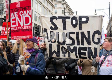 "Million Women Rise", jährlicher märz gegen Gewalt gegen Frauen, London, UK 04/03/2023 Stockfoto