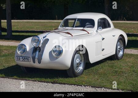 Chantilly, Frankreich - September 03 2016: BMW 328 Touring ist ein Sportwagen, der 1939 von BMW hergestellt wurde. Stockfoto