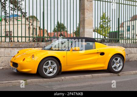 Lamorlaye, Frankreich - September 06 2020: Der Lotus Elise ist ein mittig angetriebener Roadster mit zwei Sitzen und Hinterradantrieb, der vom britischen Hersteller entwickelt wurde Stockfoto