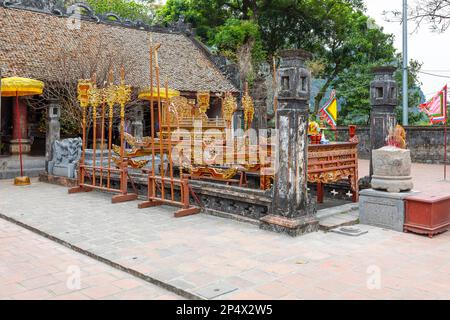 Das Grab des ersten Kaisers im Tempel der Thai VI in Ninh Binh, Vietnam. Stockfoto