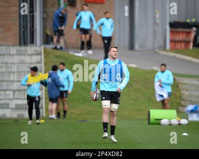 Pennyhill Park, England, Großbritannien, 06/03/2023, Honda England Rugby Performance Centre, Pennyhill Park, England, Großbritannien. 6. März 2023. Alex Dombrandt während des England Rugby Trainings, während sie sich auf Frankreich am 11. März in Twickenham vorbereiten: Verdienst: Ashley Western/Alamy Live News Stockfoto