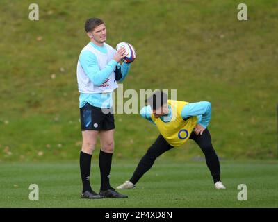 Pennyhill Park, England, Großbritannien, 06/03/2023, Honda England Rugby Performance Centre, Pennyhill Park, England, Großbritannien. 6. März 2023. Owen Farrell während des England-Rugby-Trainings, während sie sich auf die Partie mit Frankreich am 11. März in Twickenham vorbereiten: Anerkennung: Ashley Western/Alamy Live News Stockfoto