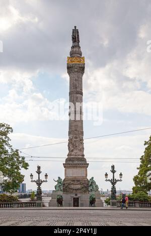 Brüssel, Belgien - Juli 02 2019: Die Kongresssäule (Französisch: Colonne du Congrès) ist eine 47-m. Kolumne zum Gedenken an den 1830. Nationalkongress. Stockfoto