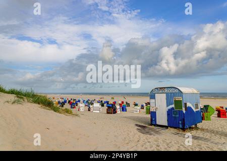 Liegenverleih am Strand auf Juist, Ostfriesische Inseln, Deutschland. Stockfoto