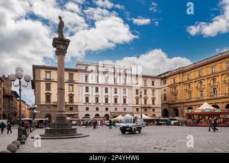 Platz der Republik und sein Triumphbogen in Florenz, Toskana in Italien Stockfoto