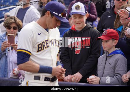 Milwaukee Brewers Outfielder, Christian Yelich, auf der American Family Fields of Phoenix, 2. März 2023. Die Ranger besiegten die Brewers 7-4. (Scott Fink Stockfoto