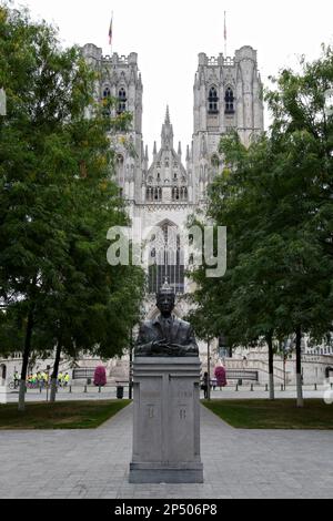 Brüssel, Belgien - August 26 2017: Statue von König Baudouin I. im Parvis Sainte-Gudule gegenüber der Kathedrale St. Michel und Gudule von Brüssel. Stockfoto