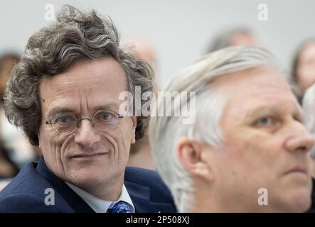 Brüssel. BELGA, 06. März 2023, König Philippe - Filip von Belgien und sein Kabinettschef Vincent Houssiau (L), gefilmt anlässlich der Feier des 30. Jahrestages der gemeinsamen zweisprachigen Programme der Universität Saint-Louis in Brüssel und der Universität KULeuven in Leuven am Montag, den 06. März 2023 in Brüssel. BELGA FOTO BENOIT DOPPPAGNE Stockfoto