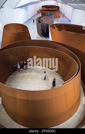 "Die Frage der Zeit" von Richard Serra, Guggenheim Museum, Bilbao, Spanien Stockfoto