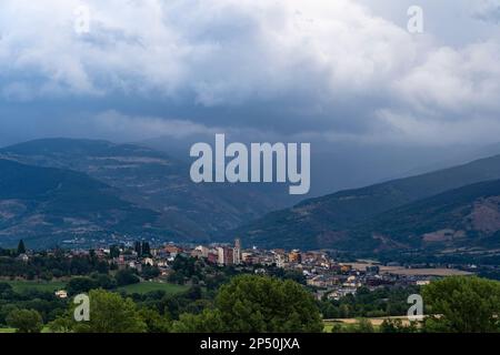 Puigcerda, die Hauptstadt des Comarc von Cerdanya, Girona, Katalonien, Spanien. Puigcerda wurde 1178 von König Alfonso I. von Aragon, Graf von Barcel, gegründet Stockfoto