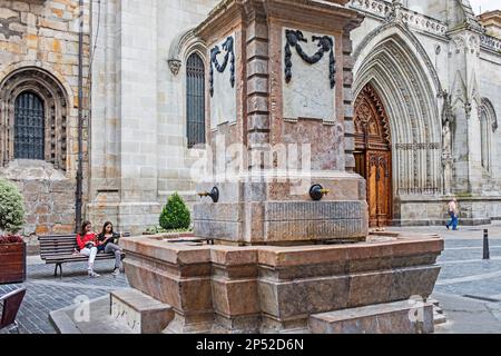 Geschehen Jakue Square, im Hintergrund die Kathedrale, Altstadt (Casco Viejo), Bilbao, Spanien Stockfoto