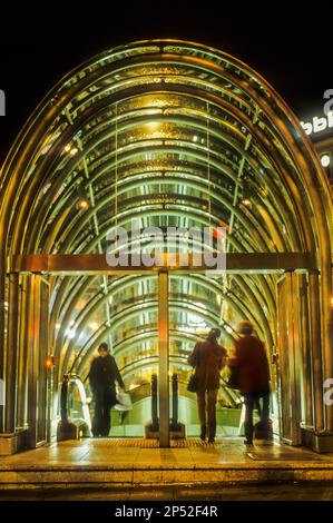 "Fosterito´, U-Bahn Eingang Architekt Norman Foster in Gran Vía, Bilbao, Vizcaya, Baskisches Land, Spanien Stockfoto