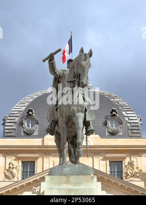 Reiterstatue von Marschall Joseph Joffre in der Nähe der Ecole Militaire (Militärschule) in Paris, Frankreich. Stockfoto