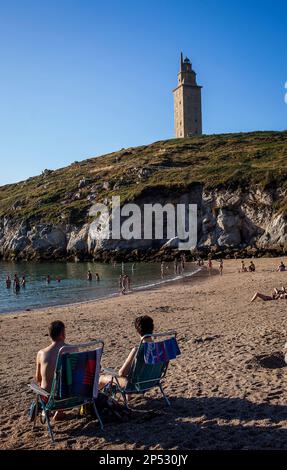 Turm des Herkules, römischer Leuchtturm, von Lapas Strand, Coruña Stadt, Galicien, Spanien Stockfoto