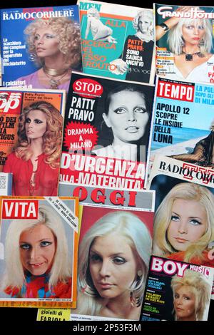 Sammlung von italienischen Zeitschriften mit dem gefeierten italienischen Popsänger PATTY PRAVO auf Titelseite , von 1966 bis 1990 - MUSICA POP - MUSIK - Copertine di giornali riviste - giornale rivista - Cantante - Camp - Schwulensymbol - LGBT - Collezione - Collezionismo ---- Archivio GBB Stockfoto