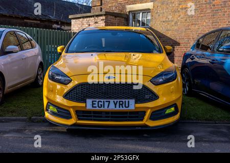 2017 Ford Focus ST-2 „EG17 YRU“ auf der Ford-Versammlung am 26. Februar 2023 im Bicester Heritage Centre. Stockfoto