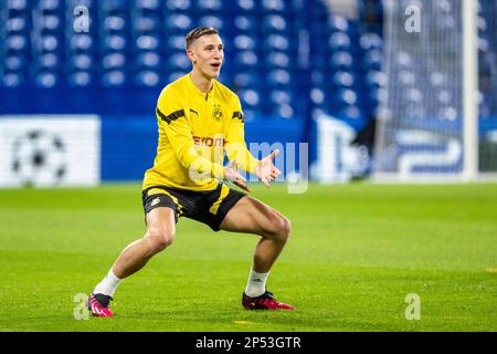 London, Großbritannien. 06. März 2023. Fußball: Champions League, vor der Runde der 16. Zweiten Etappe FC Chelsea - Borussia Dortmund: Dortmunds Nico Schlotterbeck zeigt Emotionen. Kredit: David Inderlied/dpa/Alamy Live News Stockfoto