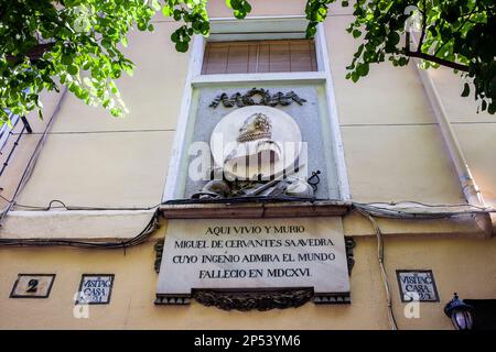 Hier lebte und starb Miguel de Cervantes Saavedra, Calle Cervantes 2. Madrid, Spanien Stockfoto